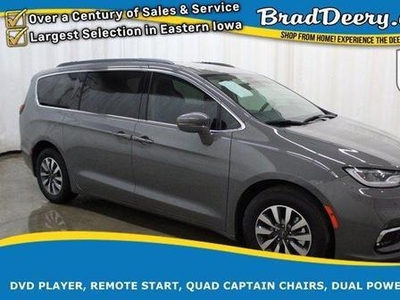 2021 Chrysler Pacifica Hybrid for Sale in Co Bluffs, Iowa