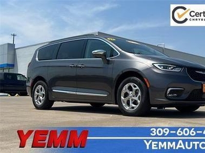 2022 Chrysler Pacifica for Sale in Co Bluffs, Iowa