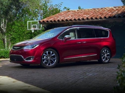 2017 Chrysler Pacifica for Sale in Northwoods, Illinois