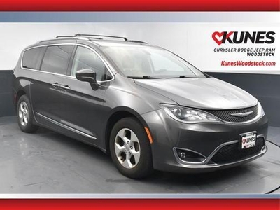 2017 Chrysler Pacifica for Sale in Northwoods, Illinois