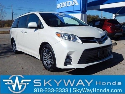 2018 Toyota Sienna for Sale in Northwoods, Illinois