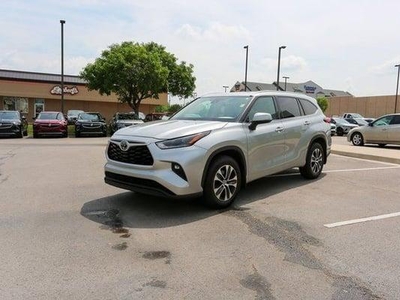 2021 Toyota Highlander for Sale in Northwoods, Illinois