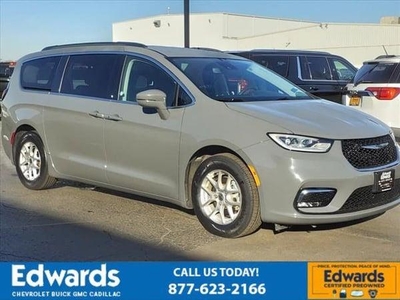 2022 Chrysler Pacifica for Sale in Northwoods, Illinois