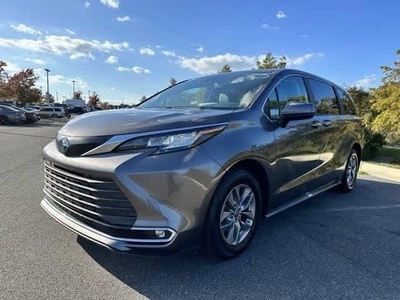 2022 Toyota Sienna for Sale in Chicago, Illinois