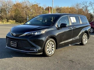 2022 Toyota Sienna for Sale in Chicago, Illinois