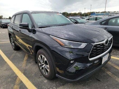 2023 Toyota Highlander for Sale in Northwoods, Illinois