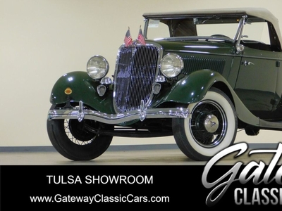 1934 Ford Custom Deluxe / Deluxe Model 40