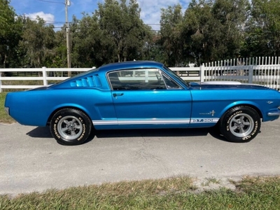 1965 Ford Mustang Beautiful Color, V8 5 Speed