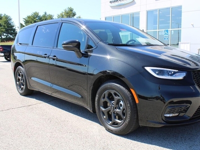2022 Chrysler Pacifica Hybrid Touring L in Troy, MO