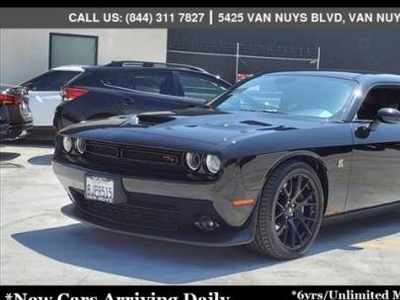 Dodge Challenger 6.4L V-8 Gas