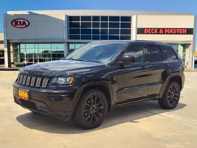 Pre-Owned 2017 Jeep Grand Cherokee Altitude
