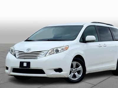 2016 Toyota Sienna for Sale in Chicago, Illinois