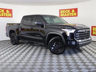 Pre-Owned 2022 Toyota Tundra SR5