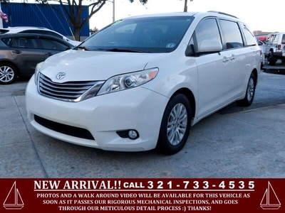 2017 Toyota Sienna XLE Auto Access Seat FWD 7-Passenger (Natl) for sale in Melbourne, FL