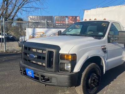 Ford Super Duty F-350 Chassis Cab 6.8L V-10 Gas