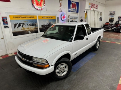 FOR SALE: 2002 Chevrolet S-10 $12,900 USD