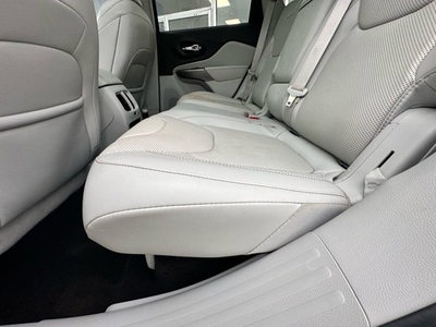 2019 Jeep Cherokee Overland in Monroe, MI