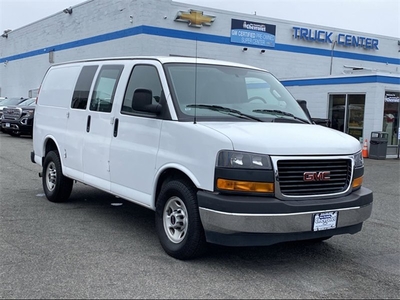 Used 2017 GMC Savana 2500 for sale in New Rochelle, NY 10801: Van Details - 675798321 | Kelley Blue Book