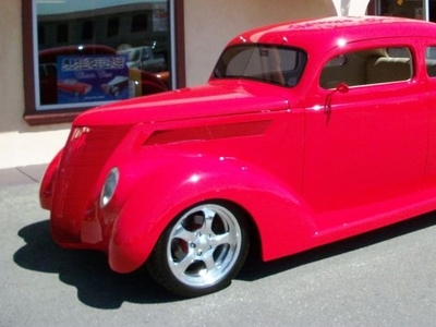 1937 Ford Club Coupe Street Rod