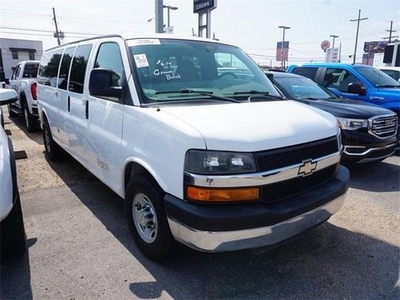 2015 Chevrolet Express 3500 for Sale in Co Bluffs, Iowa