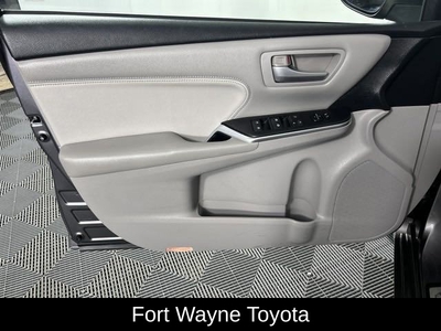 2015 Toyota Camry XLE in Fort Wayne, IN