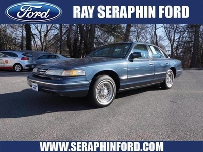 1997 Ford Crown Victoria for Sale in Chicago, Illinois