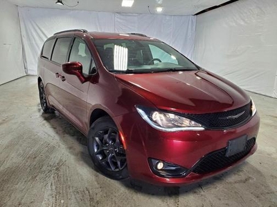 2018 Chrysler Pacifica for Sale in Chicago, Illinois