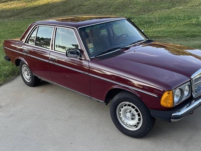 FOR SALE: 1985 Mercedes Benz 230E $3,000 USD