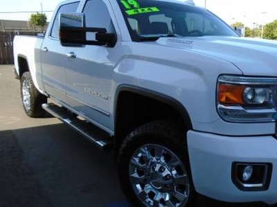 GMC Sierra 2500HD 6.6L V-8 Diesel Turbocharged