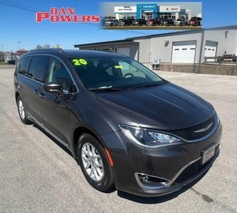 2020 Chrysler Pacifica for Sale in Northwoods, Illinois