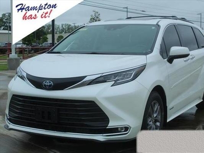 2021 Toyota Sienna for Sale in Saint Louis, Missouri