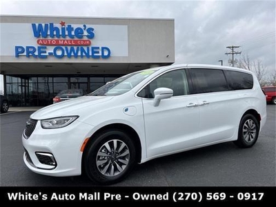 2022 Chrysler Pacifica Hybrid for Sale in Chicago, Illinois