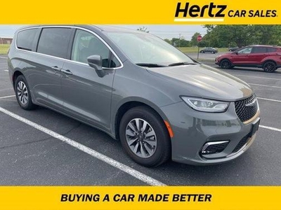 2022 Chrysler Pacifica Hybrid for Sale in Co Bluffs, Iowa