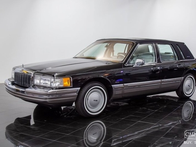 FOR SALE: 1990 Lincoln Town Car $18,900 USD