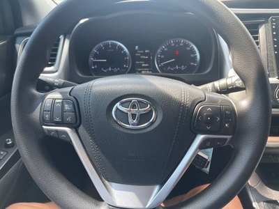 2019 Toyota Highlander LE in Lafayette, IN