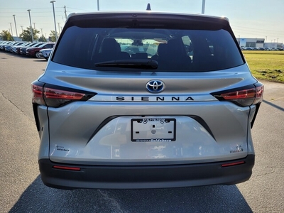2022 Toyota Sienna LE FWD 8-PASSENGER in Goldsboro, NC