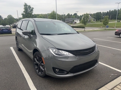 Used 2020 Chrysler Pacifica Touring FWD