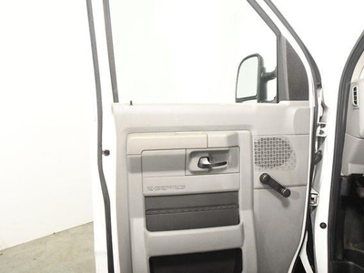 2012 Ford E-Series Cutaway Box Truck in Branford, CT