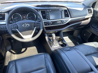 2019 Toyota Highlander Hybrid Limited in Fergus Falls, MN