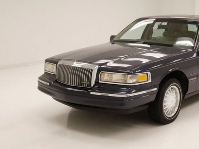 FOR SALE: 1997 Lincoln Town Car $8,500 USD