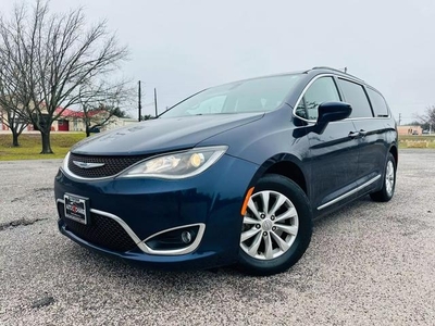 2017 Chrysler Pacifica Touring-L Minivan 4D for sale in Marble Falls, TX