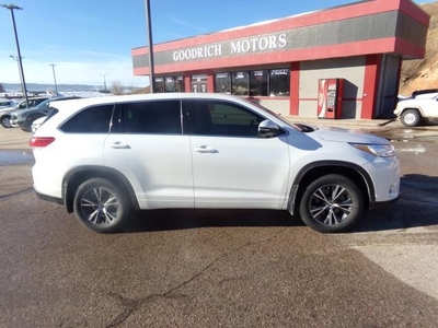 2017 TOYOTA HIGHLANDER LE for sale in Spearfish, SD