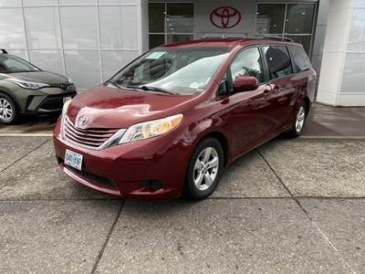 2016 Toyota Sienna LE in Gladstone, OR