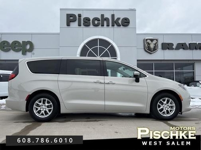 2017 Chrysler Pacifica for Sale in Chicago, Illinois