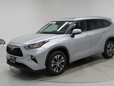 2020 Toyota Highlander XLE in Columbus, OH