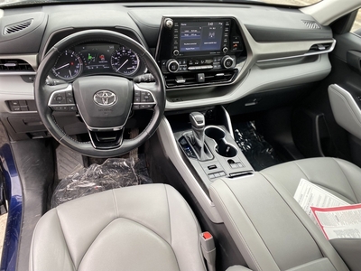 2020 Toyota Highlander XLE in Rochester, MN