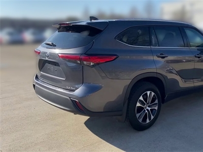 2021 Toyota Highlander XLE in Dallas, TX