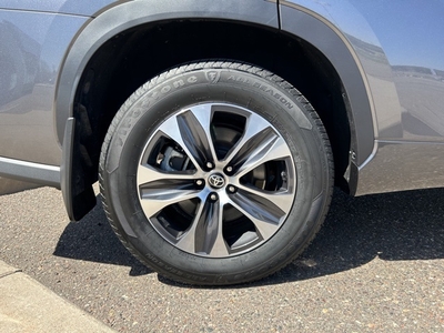 2021 Toyota Highlander XLE in Eau Claire, WI