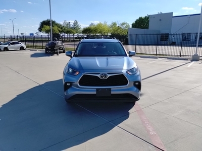 2022 Toyota Highlander LE in Grapevine, TX