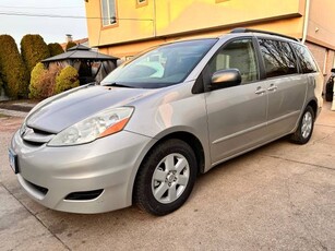 2010 Toyota Sienna LE Runs and Drives very good Excellent condition $6,950